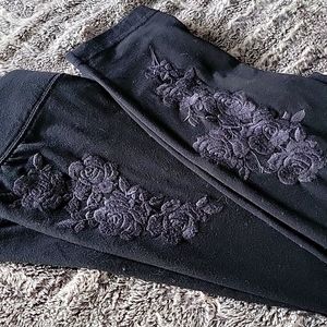 Black rose embroidered leggings size L